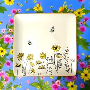 🐝🆕️ Set of 4 | Blue Winged Bees In Daisy Field Square Ceramic Plates - NWOT